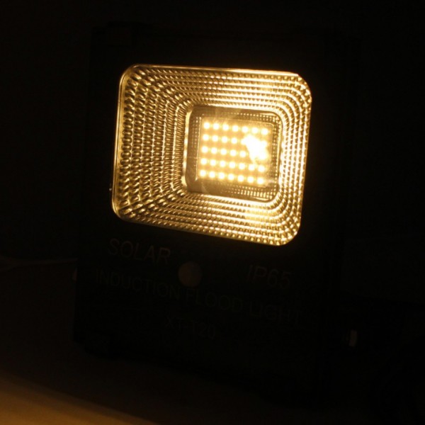 สปอร์ตไลท์ LED โซล่าเซลล์ 100w IWACHI (วอร์มไวท์)